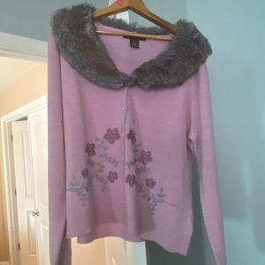 Pink sweater with removable faux fur collar